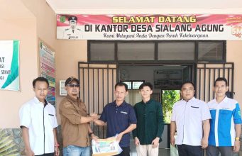 IWO Muba Kembali Bagikan Puluhan Bansos Ke Masyarakat yang Membutuhkan di Desa Sialang Agung
