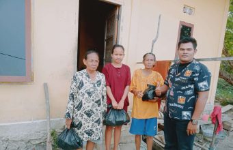 Semangat Berbagi, IWO Muba Rutin Bagikan Sembako di Jumat Berkah