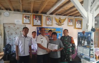Peratin Pekon Pajar Bulan Salurkan BLT-DD Tahap Ketiga