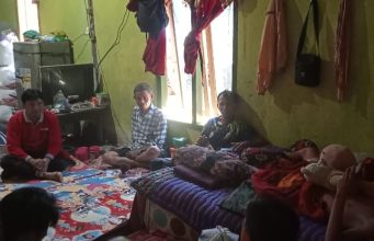 Siswa dan Guru SMA 11 Jalin Silaturahmi dengan Muja, Moga Cepat Sembuh