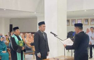 Bupati Dedi Irawan Lantik Penjabat Sekda Pesibar