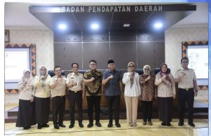Ketua DPRD Provinsi Lampung Hadiri Rapat Tim Transisi Bersama Gubernur dan Wakil Gubernur Terpilih