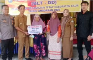 Pemdes Babat Salurkan BLT DD Kepada 8 KPM