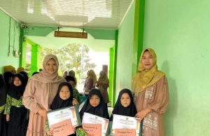 MIN 1 Kaur Giat Pembagian Raport dan Siswa/i Berprestasi Mendapatkan Penghargaan Juara 1,2 dan 3