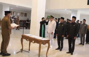Bupati Dedi Irawan Lantik 61 Pejabat Dilingkungan Pemkab Pesibar