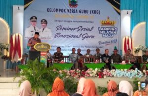 Bersama Wakil Bupati, Anggota DPRD Buka seminar Sosial Emosional Guru Di Lampung Selatan