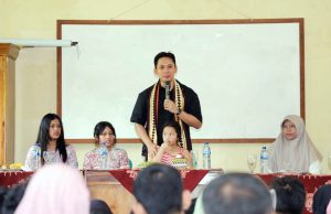 Hangat dan Penuh Empati, Bupati Egi Sambangi SLB Negeri Sidomulyo Bersama Tiga Putrinya