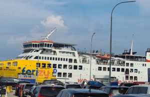 H-7 Pantauan Arus Mudik Dari ASDP Merak – Bakauheni Kendaraan R2/R4 Mulai Padat Merayap