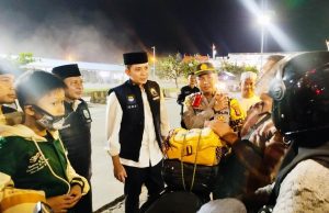 Mengawal Harapan Pulang Selamat, Bupati Egi Berdiri Ditengah Para Pemudik Saat Jam Malam