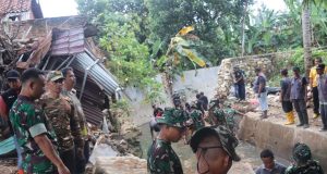 Sigap! Ratusan Personel Gabungan Grebek Sungai Bandar Lampung, Fokus Perbaikan Tanggul dan Kebersihan Aliran