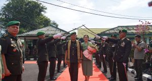Prajurit dan PNS Korem 043/Gatam Sambut Kedatangan Calon Kasrem di Kota Metro