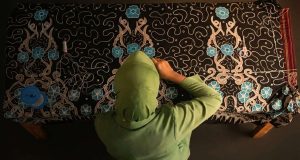 Menenun Identitas, Memadukan Tradisi: Inovasi Batik Tapis dalam Sentuhan Modern