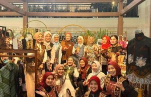 Dari Benang Emas Hingga Harapan Baru,, Asri Tapis Bawa Warisan Lampung Bersinar Di Ajang Persit Bisa Dua