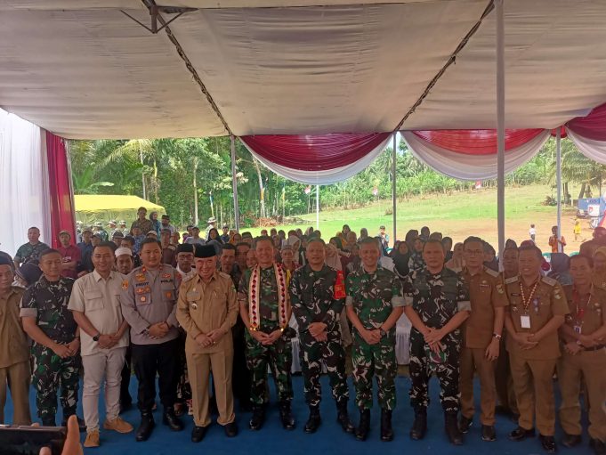 Kasrem 043/Gatam Sambut Tim Wasev Pusterad Tinjau Lokasi TMMD ke-128 Pekon Kalimiring