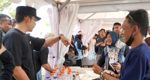 Di Tengah Hingar Bingar Indonesian Drift Series 2026, Bupati Egi Sempatkan Jajan Dagangan Pelaku UMKM