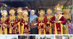 Kegiatan Tradisi Sikapur Sirih Warnai Pesta “Ronaldo Aldinius dan jamiatul khoriah” SMA 10 Pentagon