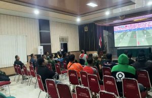 Nobar Bareng TNI-Warga, Korem 043/Gatam Buktikan Sepak Bola Pemersatu Bangsa