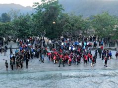 Prajurit Korem 043/Gatam Dukung Penuh Gerakan Raden Inten ASRI, Bersihkan Pantai Pasir Putih