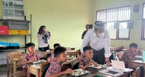 Turun Langsung ke Sekolah di Natar, Bupati Radityo Egi dan Kajati Lampung Pastikan Program MBG Berjalan Sesuai SOP