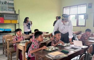 Turun Langsung ke Sekolah di Natar, Bupati Radityo Egi dan Kajati Lampung Pastikan Program MBG Berjalan Sesuai SOP