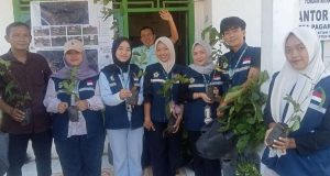 Mahasiswa/i KKN Unib Tahun 2026 Bagikan Bibit ke Warga di Desa Pagar Dewa