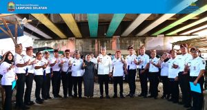 Bupati Egi Tinggalkan Aula, Pilih Bawah Flyover Natar untuk Lantik 12 Pejabat