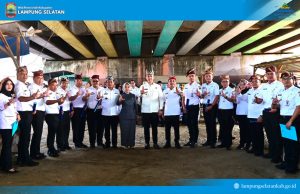 Bupati Egi Tinggalkan Aula, Pilih Bawah Flyover Natar untuk Lantik 12 Pejabat