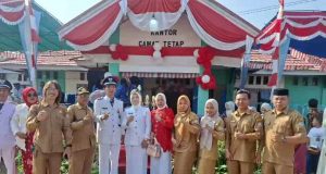 Dirgahayu Republik Indonesia, Kades Babat dan Perangkat Desa Foto Bersama dengan Camat Usai Upacara