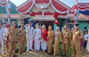 Dirgahayu Republik Indonesia, Kades Babat dan Perangkat Desa Foto Bersama dengan Camat Usai Upacara