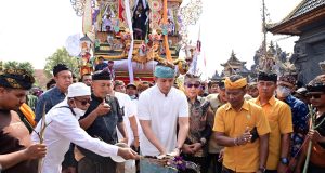 Megahnya Ngaben Massal Balinuraga, Tradisi Suci Terbesar di Indonesia yang Menghidupkan Desa dan Merekatkan Ikatan Keluarga