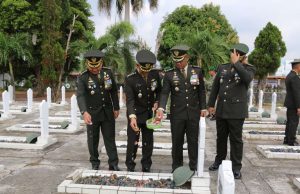 Kasrem 043/Gatam Hadiri Ziarah Nasional HUT ke-81 TNI di TMP Tanjung Karang