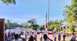 Siswa/i Tampak Semangat dalam Kegiatan Upacara Setiap Hari Senin, Bergabung di Halaman SMP 22 Kaur